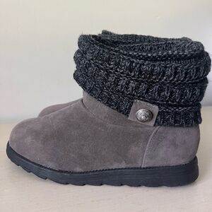 NWOT Muk Luk sz 10 Patti Cable Cuff Boots- Gray Knit Ankle Slippers